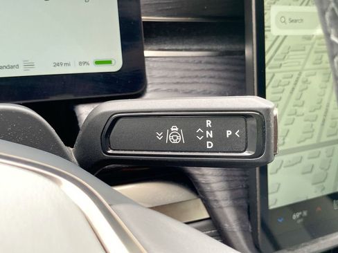 Used 2023 Rivian R1S Adventure image 15