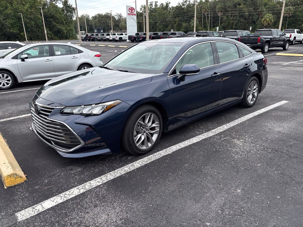 Certified 2019 Toyota Avalon XLE w/ Moonroof Package FWD image 1
