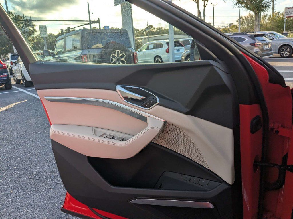 Used 2019 Audi e-tron Premium Plus AWD/4WD image 31
