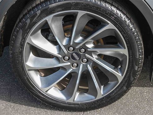 Used 2020 Lincoln Nautilus Reserve w/ Equipment Group 201A image 13