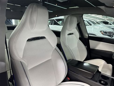 Used 2022 Tesla Model Y Long Range image 27