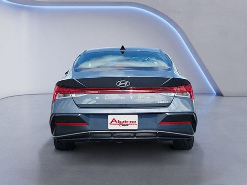 Used 2025 Hyundai Elantra Limited FWD image 4