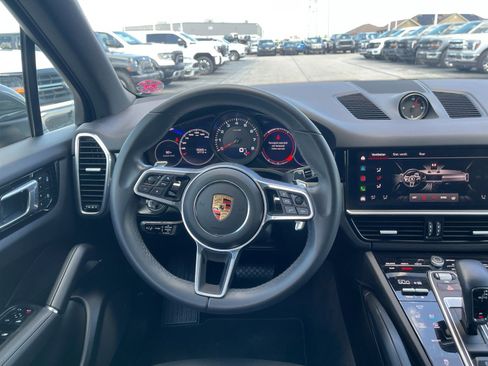 Used 2023 Porsche Cayenne AWD/4WD image 16