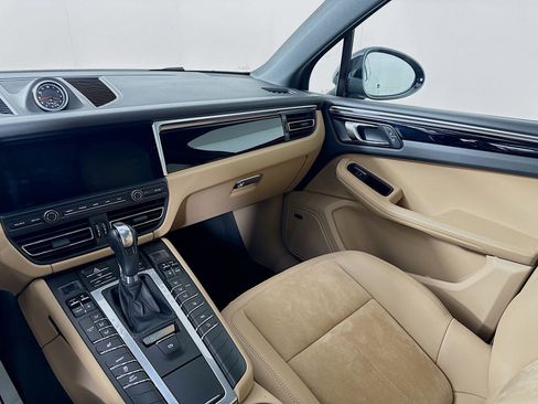 Certified 2021 Porsche Macan image 23