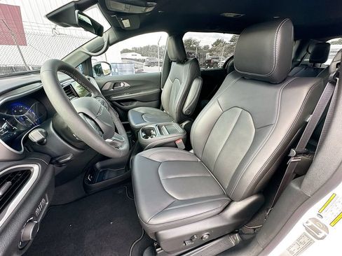 New 2027 Chrysler Pacifica LX FWD image 27