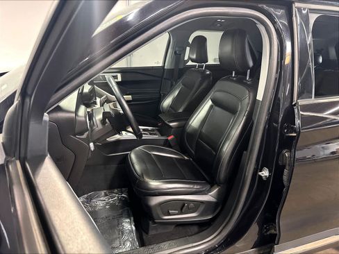 Used 2021 Ford Explorer XLT w/ Equipment Group 202A RWD image 26
