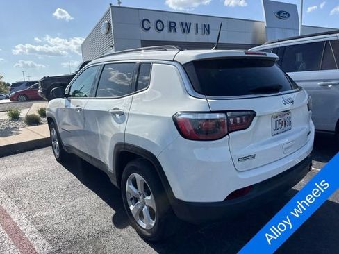 Used 2018 Jeep Compass Latitude FWD image 11