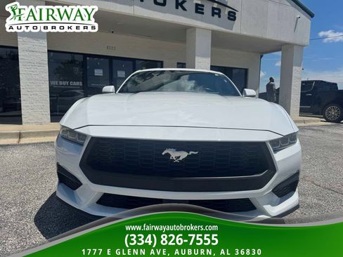 Used 2024 Ford Mustang Premium image 3