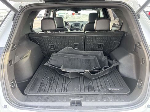 Used 2022 Chevrolet Equinox RS w/ LPO, Floor Liner Package image 11