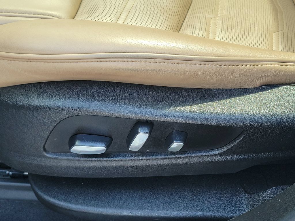 Used 2019 Cadillac XT5 Platinum AWD/4WD image 27