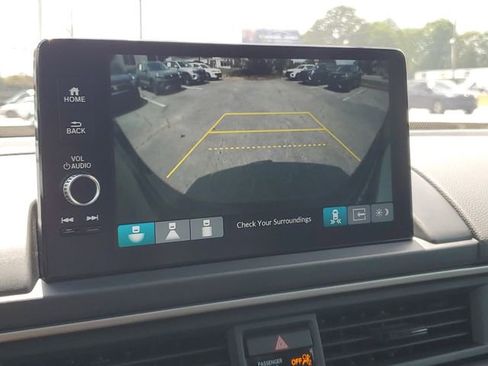 Used 2025 Honda Pilot Touring image 32
