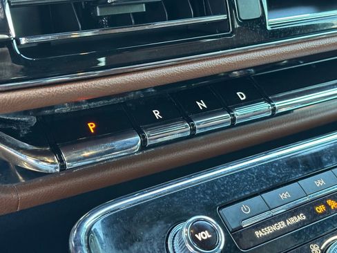 Used 2024 Lincoln Navigator Reserve image 22