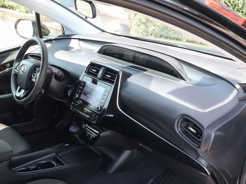 Used 2020 Toyota Prius LE FWD image 41