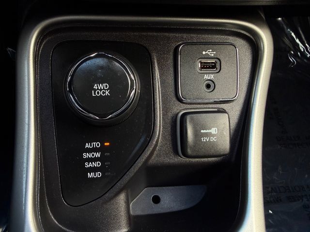 Used 2018 Jeep Compass Latitude w/ Popular Equipment Group AWD/4WD image 10