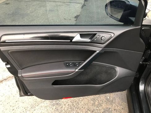 Used 2015 Volkswagen Golf 4-Door FWD image 14