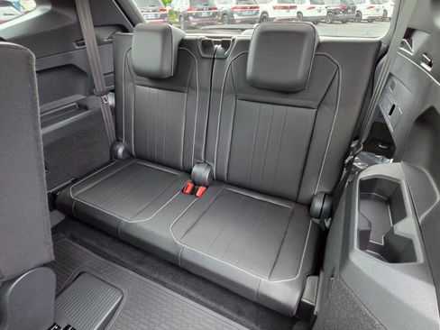 Certified 2023 Volkswagen Tiguan SE R-Line FWD image 52