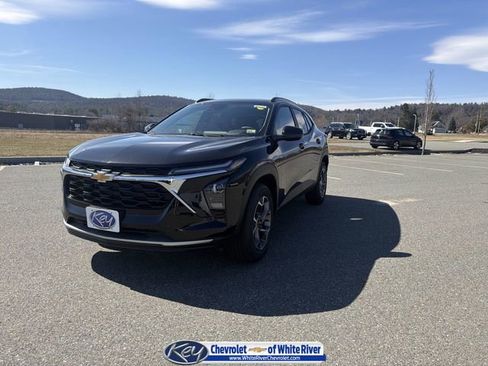 New 2026 Chevrolet Trax LT FWD image 1