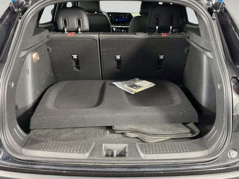Used 2024 Chevrolet Trax RS w/ Sunroof Package FWD image 34