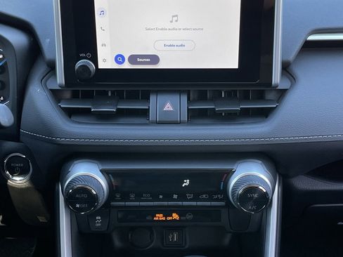 Used 2025 Toyota RAV4 XLE image 17