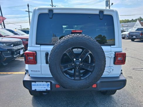 Certified 2021 Jeep Wrangler Unlimited Sahara AWD/4WD image 11