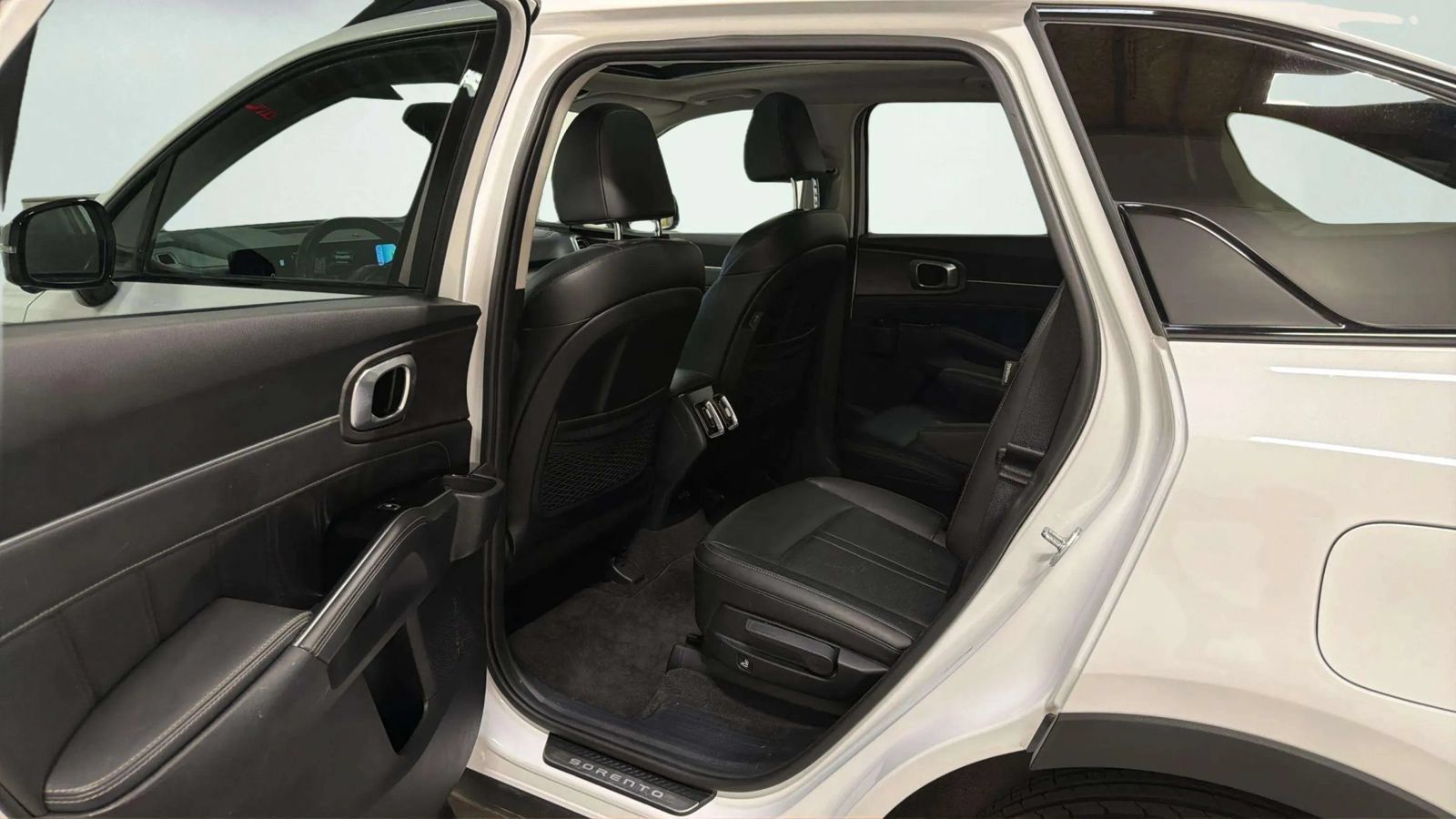 Used 2025 Kia Sorento SX AWD/4WD image 34