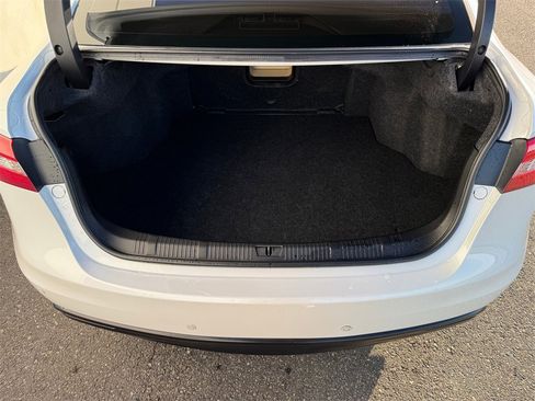 Used 2013 Toyota Avalon Limited image 23