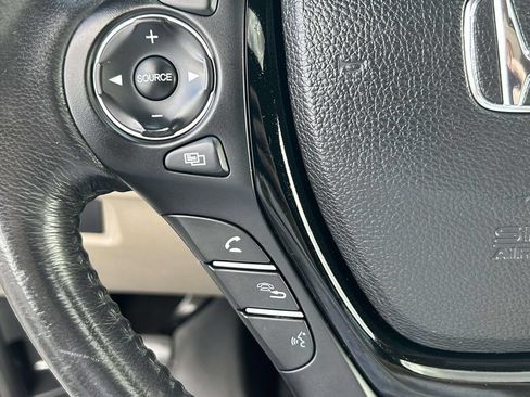 Used 2017 Honda Pilot Touring image 22