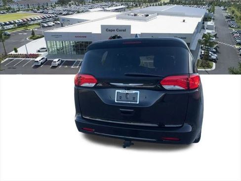 Certified 2017 Chrysler Pacifica Touring w/ Tire & Wheel Group FWD image 25