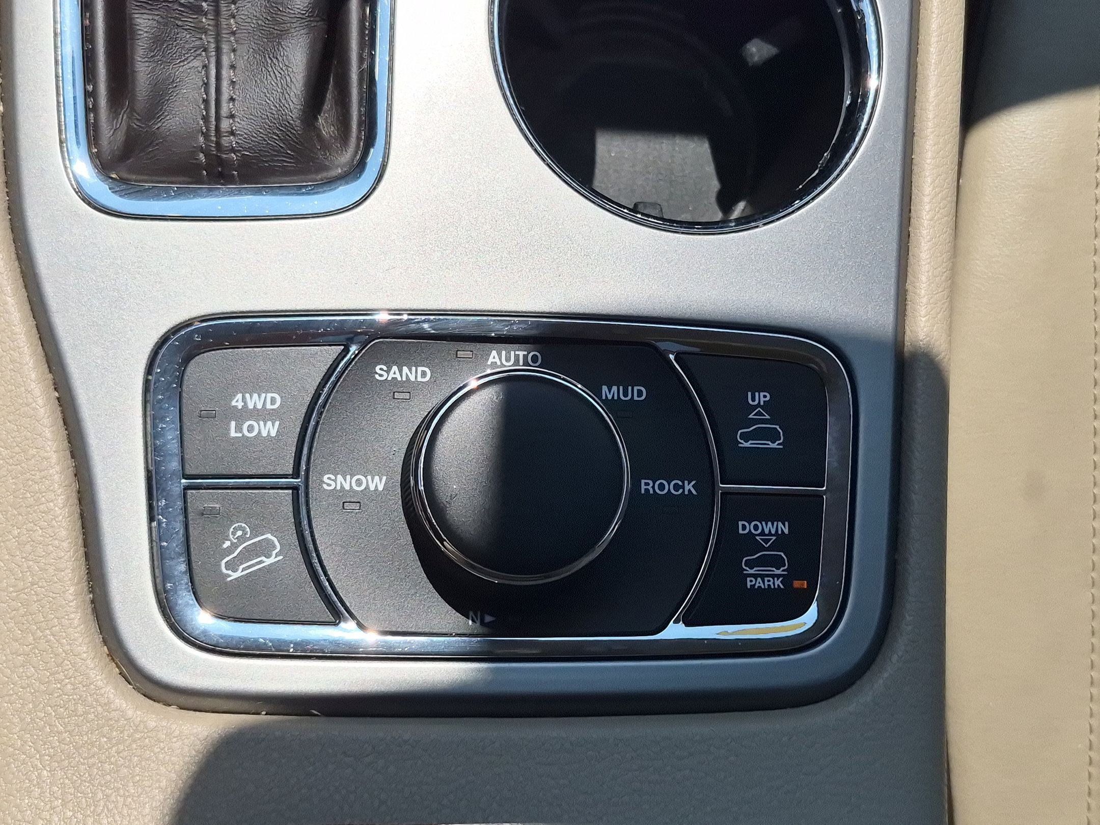 Used 2021 Jeep Grand Cherokee Overland AWD/4WD image 19