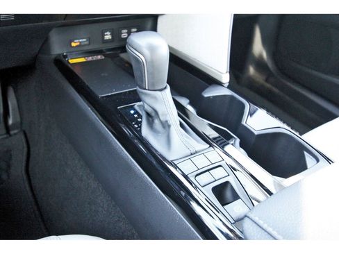 Used 2025 Toyota Camry XLE image 28