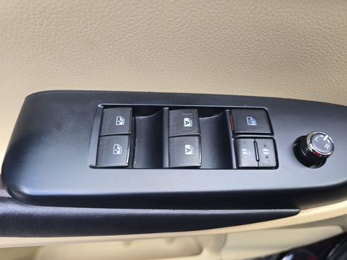 Used 2016 Toyota Highlander XLE FWD image 24