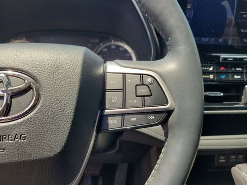 Used 2022 Toyota Highlander Platinum AWD/4WD image 12