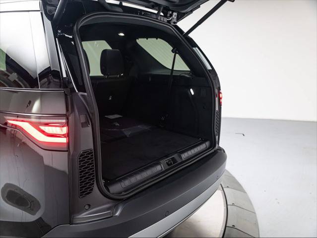 New 2026 Land Rover Discovery S AWD/4WD image 32
