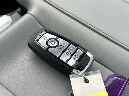Used 2025 Ford Expedition Active AWD/4WD image 39