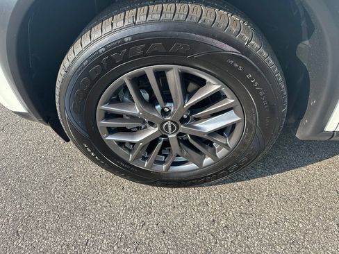 Used 2023 Nissan Rogue S AWD/4WD image 9