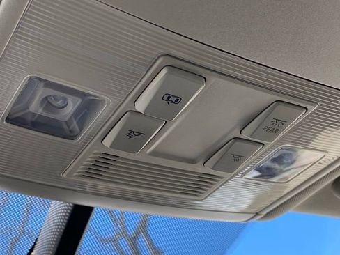 Used 2021 Volkswagen Atlas SE image 35