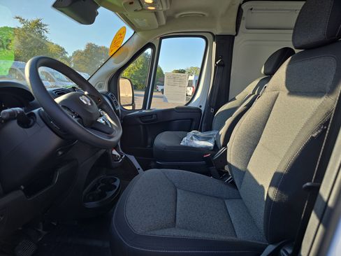 Used 2025 RAM ProMaster 2500 w/ Storage Group image 12