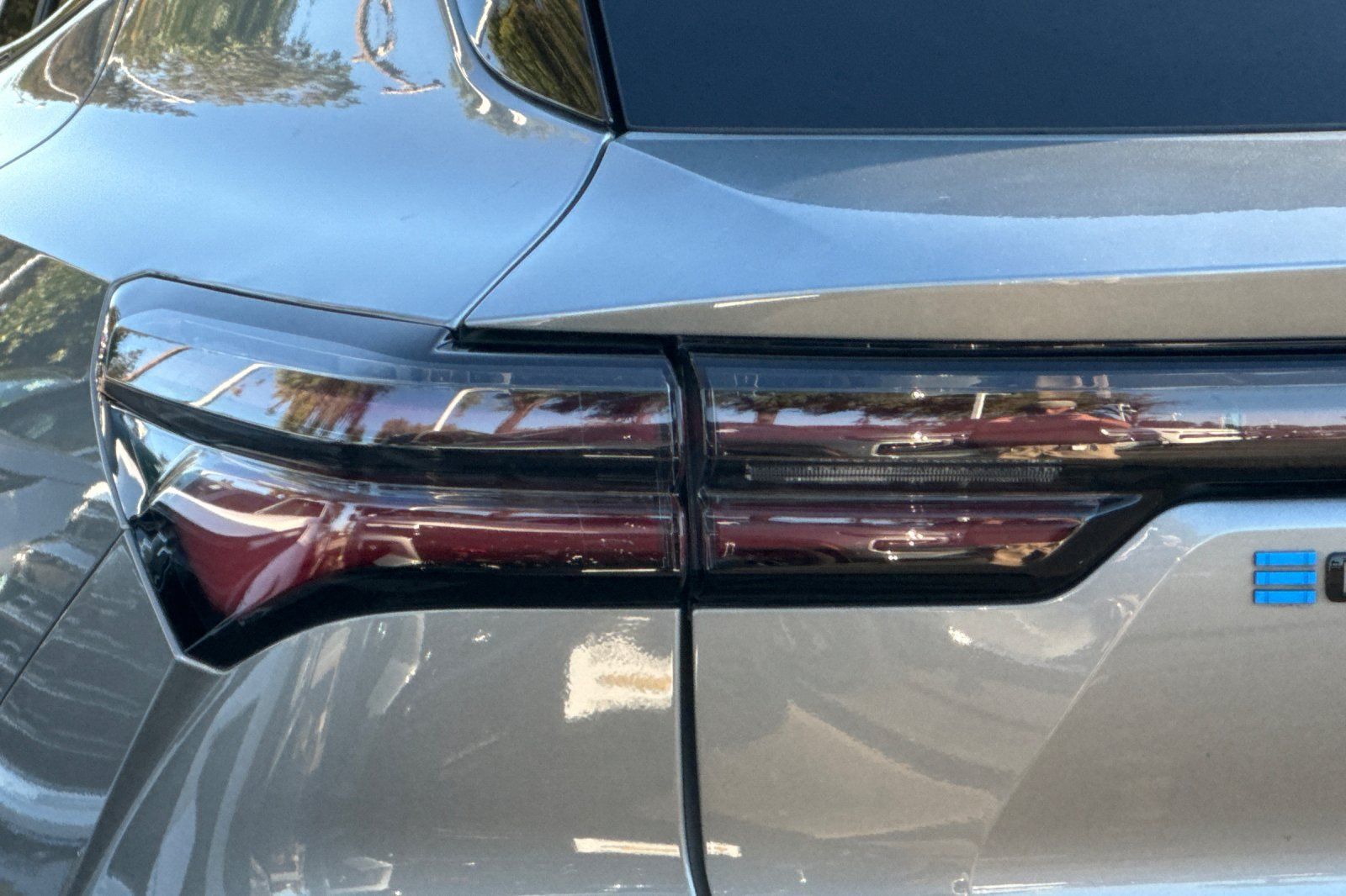 Used 2024 Chevrolet Equinox EV RS FWD image 45