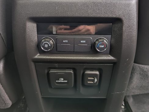 Used 2022 Chevrolet Traverse RS image 9