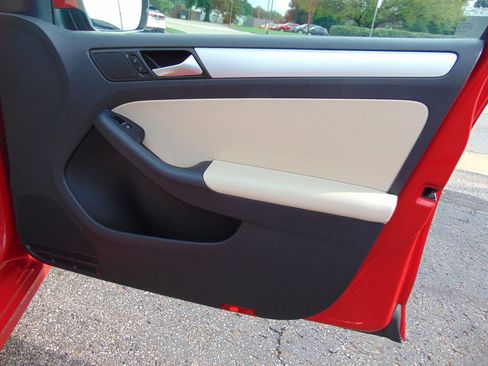 Used 2014 Volkswagen Jetta SE FWD image 24