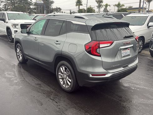 Used 2023 GMC Terrain SLT image 3