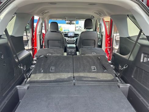 Used 2022 Ford Explorer XLT w/ Equipment Group 202A image 26