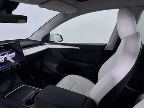 Used 2023 Tesla Model Y Long Range AWD/4WD image 22