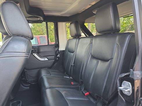 Used 2014 Jeep Wrangler Unlimited Sahara w/ Dual Top Group AWD/4WD image 16