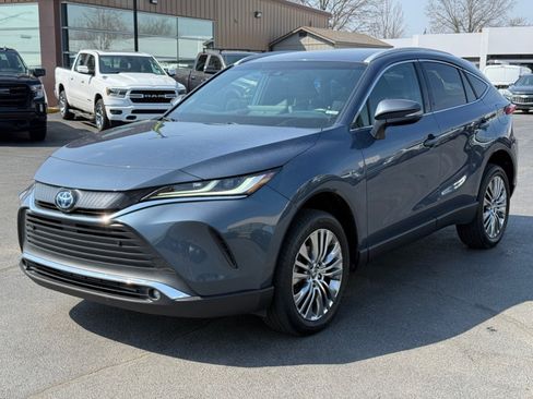 Used 2023 Toyota Venza XLE AWD/4WD image 4