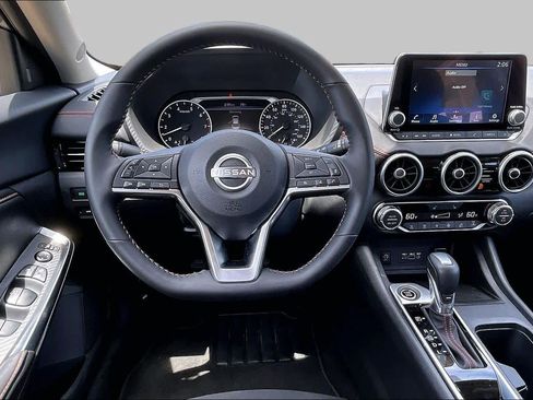 Certified 2025 Nissan Sentra SR FWD image 5
