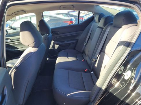 Used 2025 Nissan Altima 2.5 SV image 10