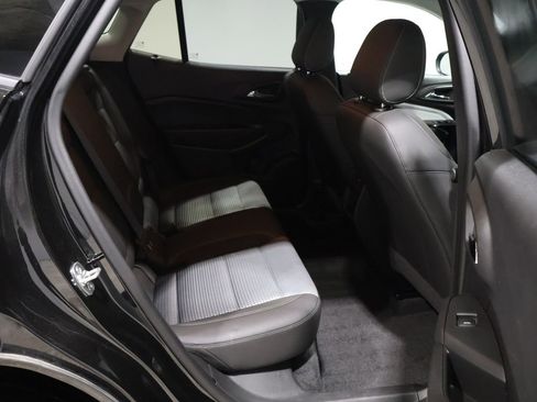 Used 2025 Chevrolet Trax LT w/ LT Convenience Package image 21