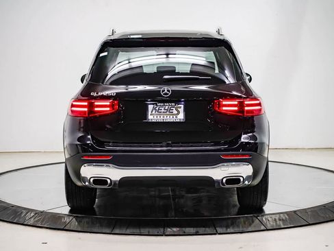 Used 2026 Mercedes-Benz GLB 250 image 3