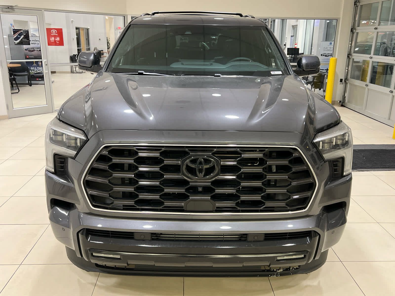 Used 2025 Toyota Sequoia Platinum AWD/4WD image 2
